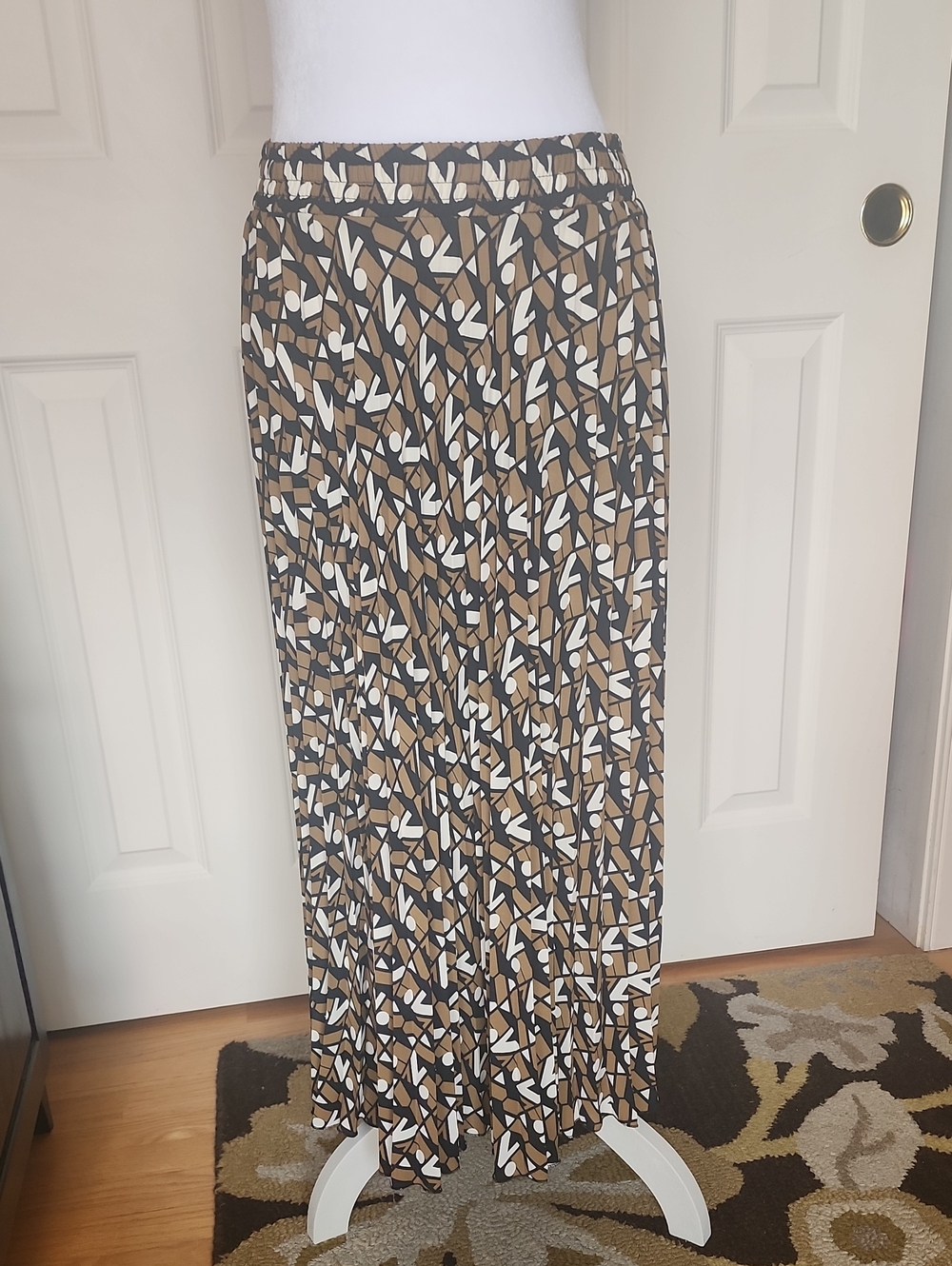 Zara Brown, Black and White Geometric Pleated Midi Skirt